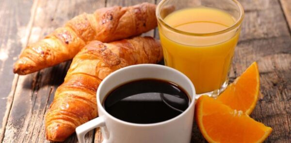 Café con Croissant + Zumo de naranja natural